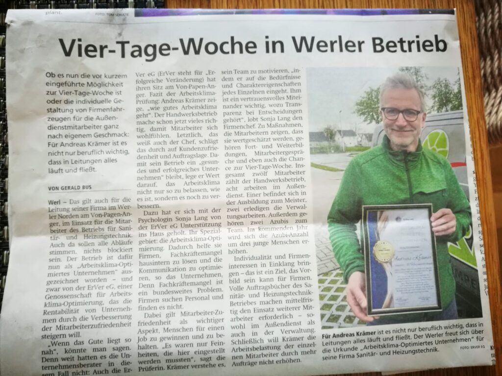 Zeitungsartikel über Andreas Krämer aus Werl mit seiner Firma und der 4 Tages Woche. Gemeinsame Zusammenarbeit mit der ErVer Unternehmensberatung